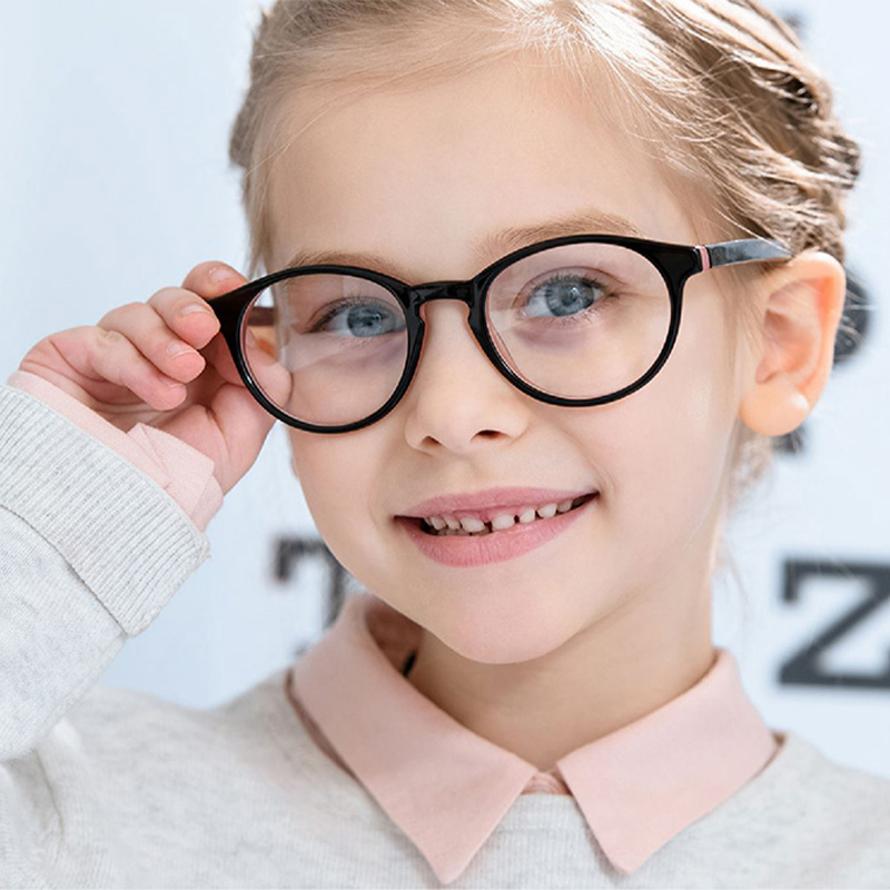 Osmihranná cirkulární čočka pro kontrolu krátkozrakosti