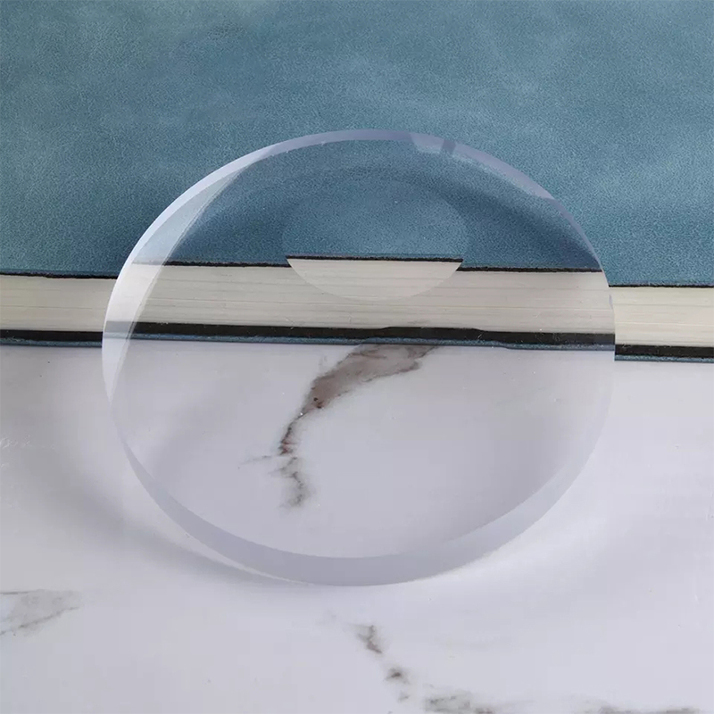 1,56 Polotovar s kulatou horní bifokální čočkou